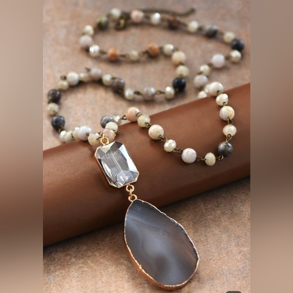 Natural Stone Beaded Necklace w/Agate Pendant - Picture 1 of 4